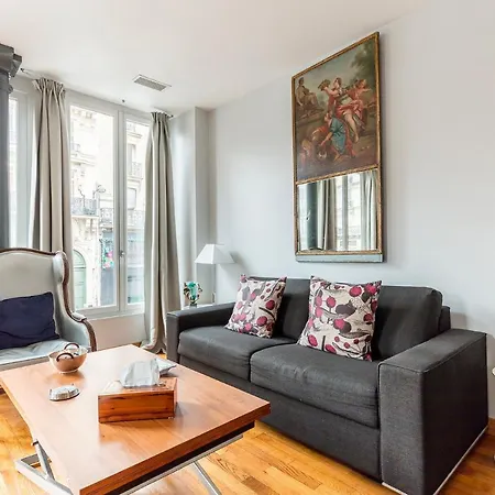 דירה Typical Parisian 70 Sqm פריז